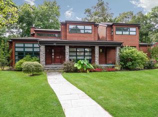 90 Revere Rd, Roslyn Heights, NY 11577