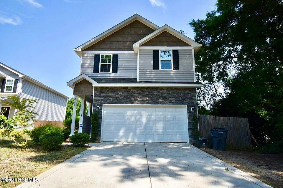 3 bed, 2.5 bath, 1360 sqft, $2,150 — Photo 1