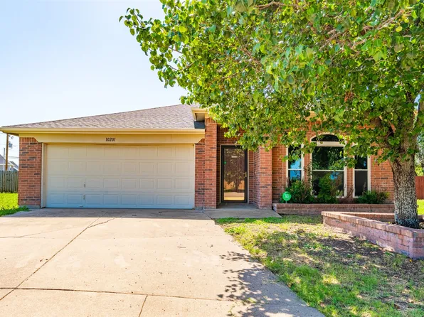 10201 Eureka Springs Ct, Fort Worth, TX 76108
