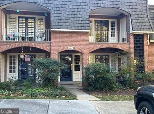 5911G Prince James Dr, Springfield, VA 22152