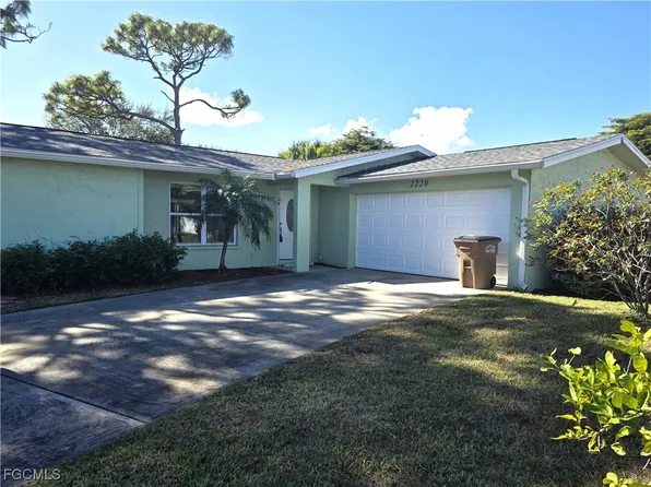 2220 SE 7th St, Cape Coral, FL 33990
