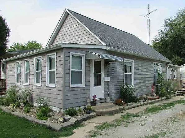 1154 N Grove St, Virden, IL 62690