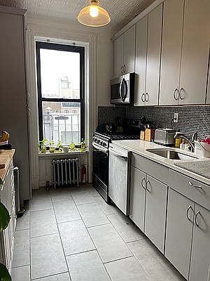 3rd image of 618 Carroll St Floor 3