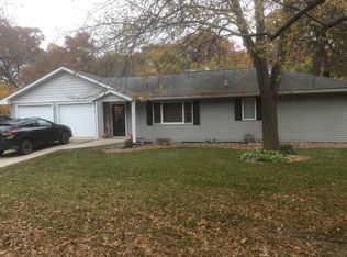 1626 Picturesque Dr, Cedar Falls, IA 50613