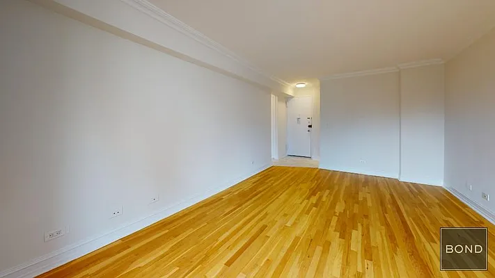 Rented by Bond New York | media 19