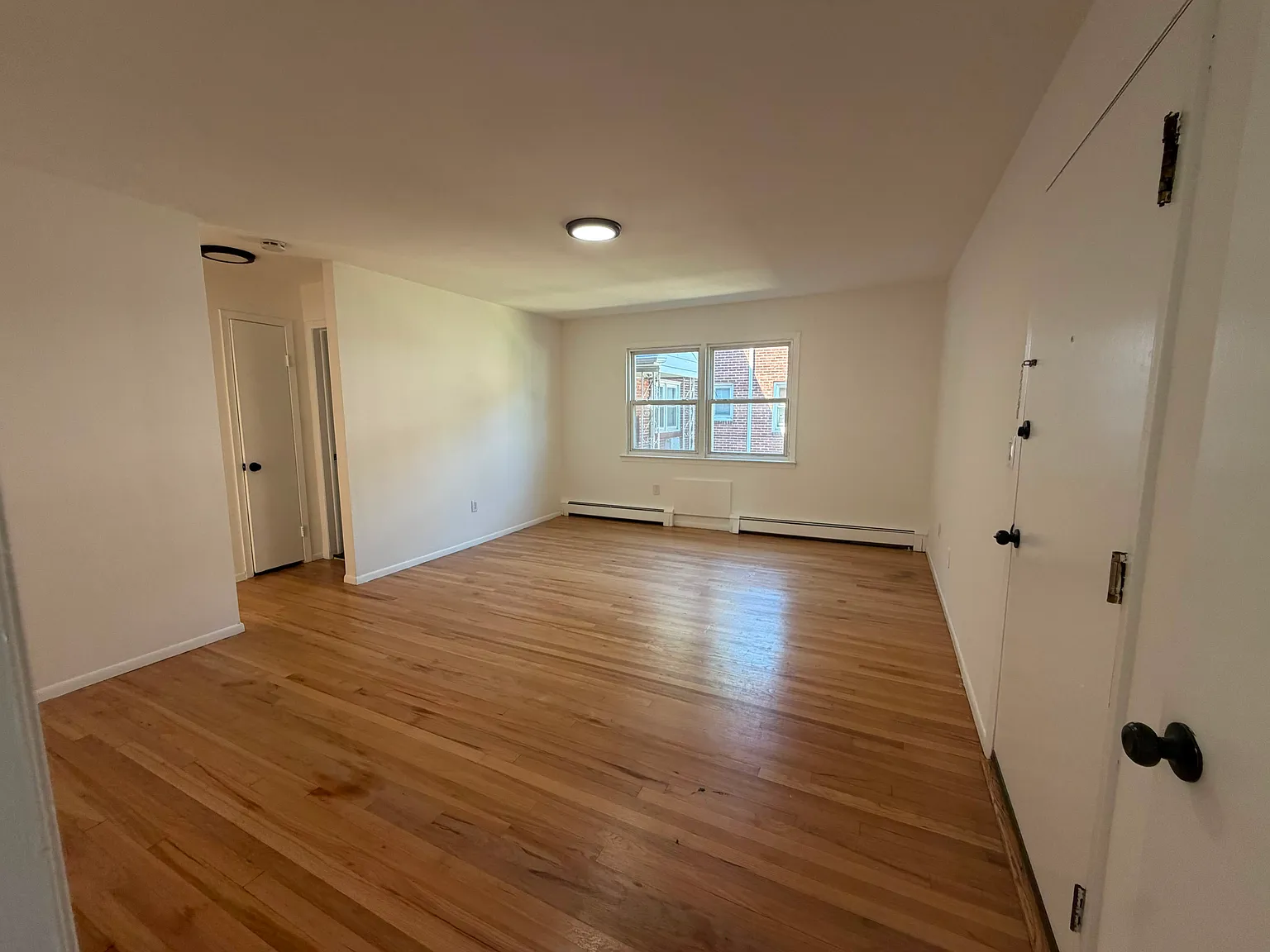 1 bed, 650 sqft, $1,700 — Photo 3