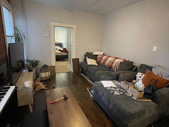 3rd image of 225 S Millvale Ave #3
