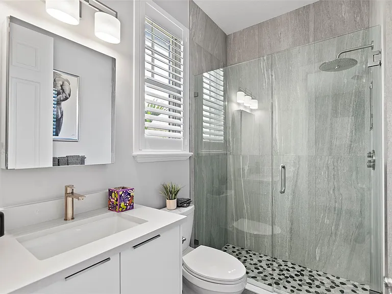 2241 NE 9th Ave — Photo 7