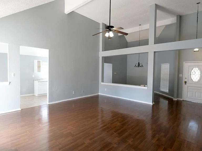 1203 Beckwood Cir — Photo 2
