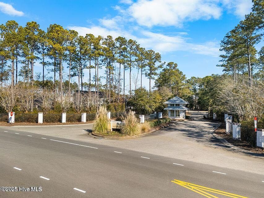 1st image of 726 Kalmia Place SE