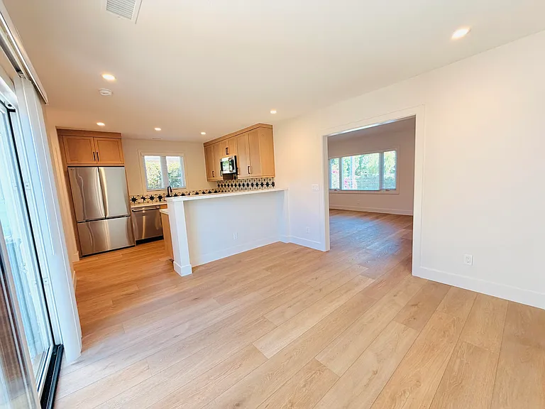 2960 Ventura Dr — Photo 7