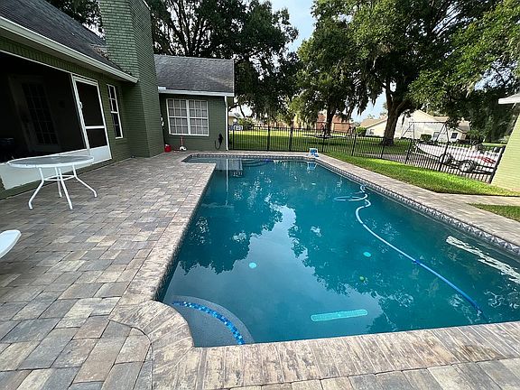 2nd image of 510 Edgewood Dr N