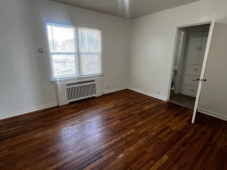 422 E Terry St — Photo 3