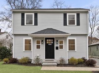 1015 Webster St, Needham, MA 02492