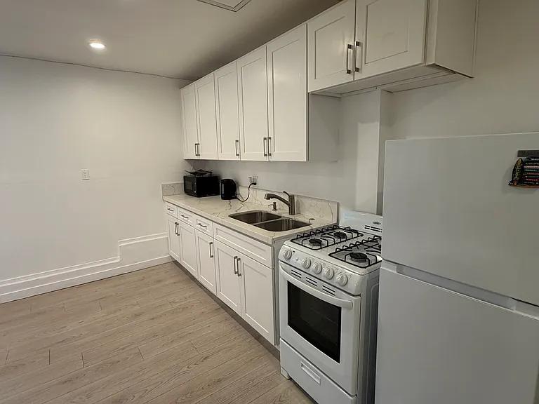 8166 Cantaloupe Ave — Photo 1