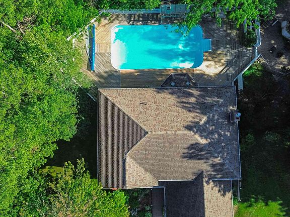 3rd image of 65 Prince William St