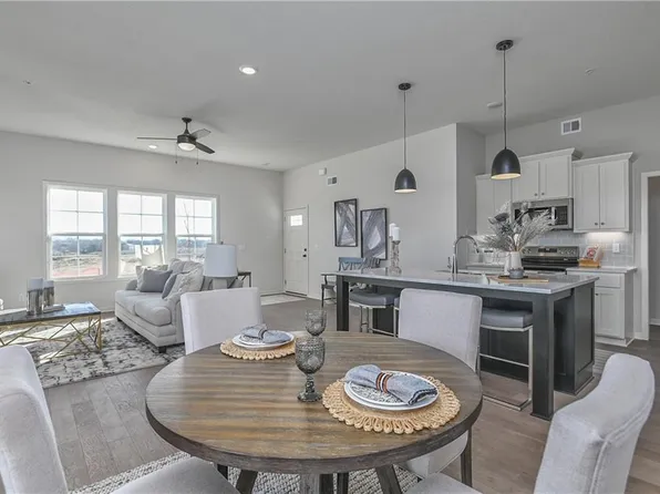 125 S Diane Dr, Olathe, KS 66061