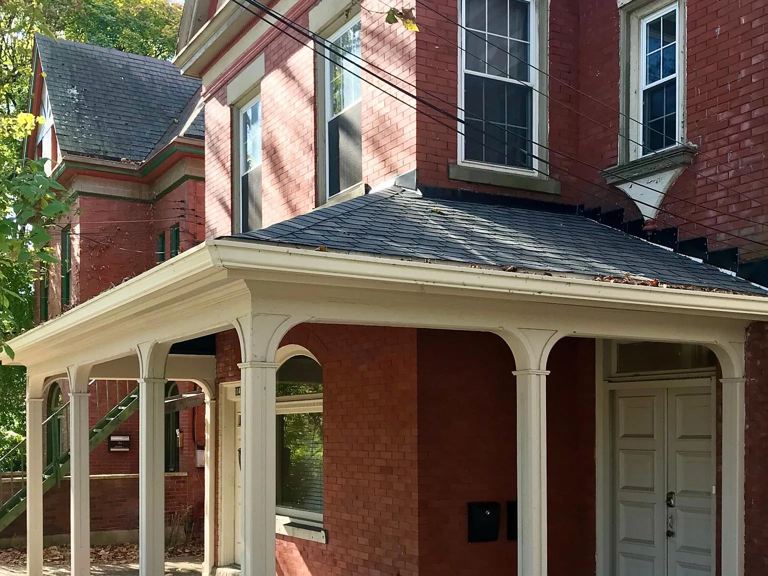 114 W Swissvale Ave — Photo 1