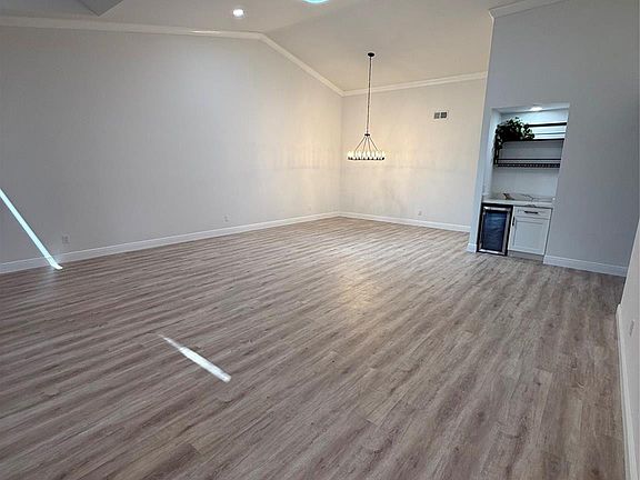 4th image of 4705 Fountains Drive