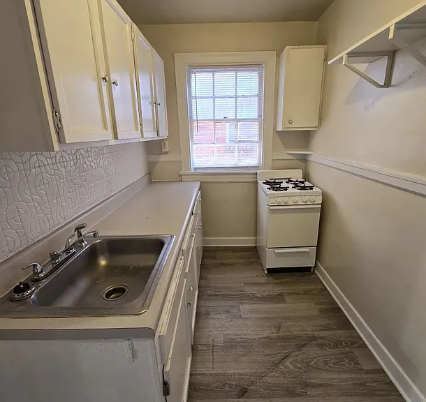 608 N Arthur Ashe Blvd — Photo 7
