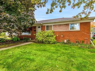 24306 Rosalind Ave, Eastpointe, MI 48021