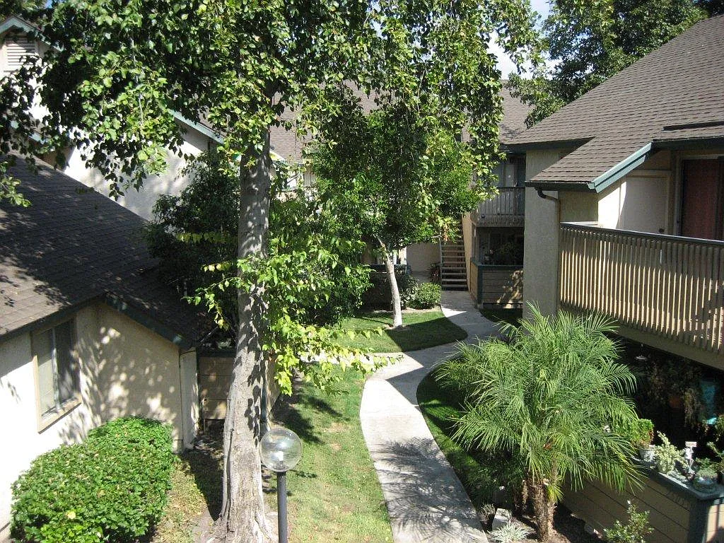 2 bed, 900 sqft, $2,750 — Photo 3