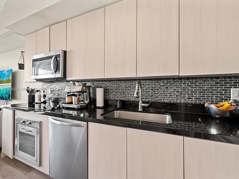 92 SW 3rd St #1607 — Photo 12