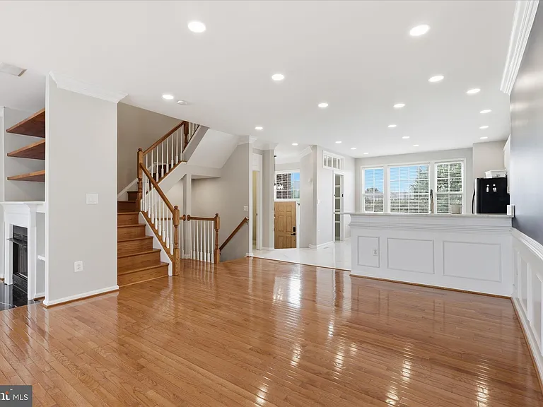 812 Sydney Ter NE — Photo 18