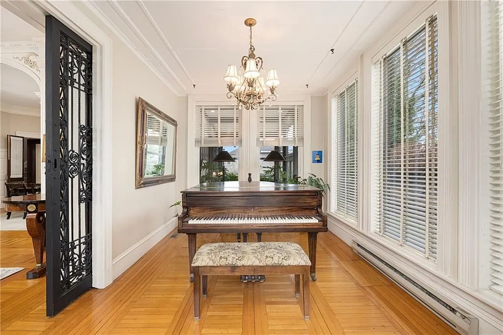 3 bed, 2.0 bath, 3538 sqft, $8,500 — Photo 4