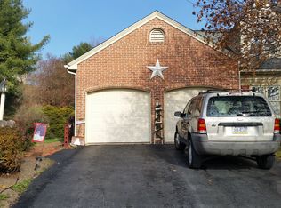3245 Glengreen Dr, Lancaster, PA 17601