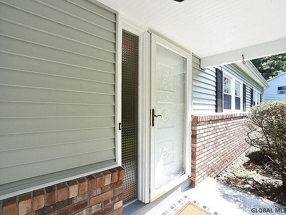 5th image of 10 Hillcrest Dr