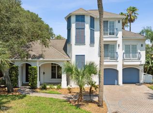 335 11th St, Atlantic Beach, FL 32233