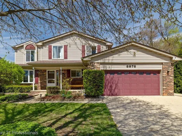 8978 Sussex St, White Lake, MI 48386