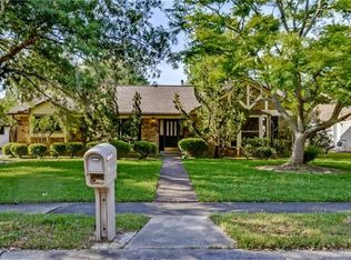 409 Petunia St, Lake Jackson, TX 77566