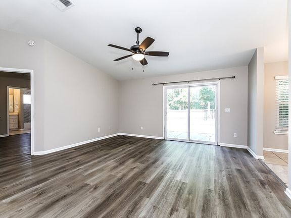 3rd image of 7619 Pimmit Hills Dr