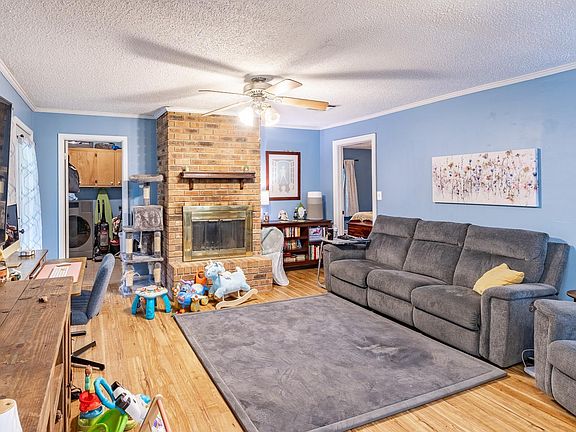 3rd image of 2207 Elizabeth St