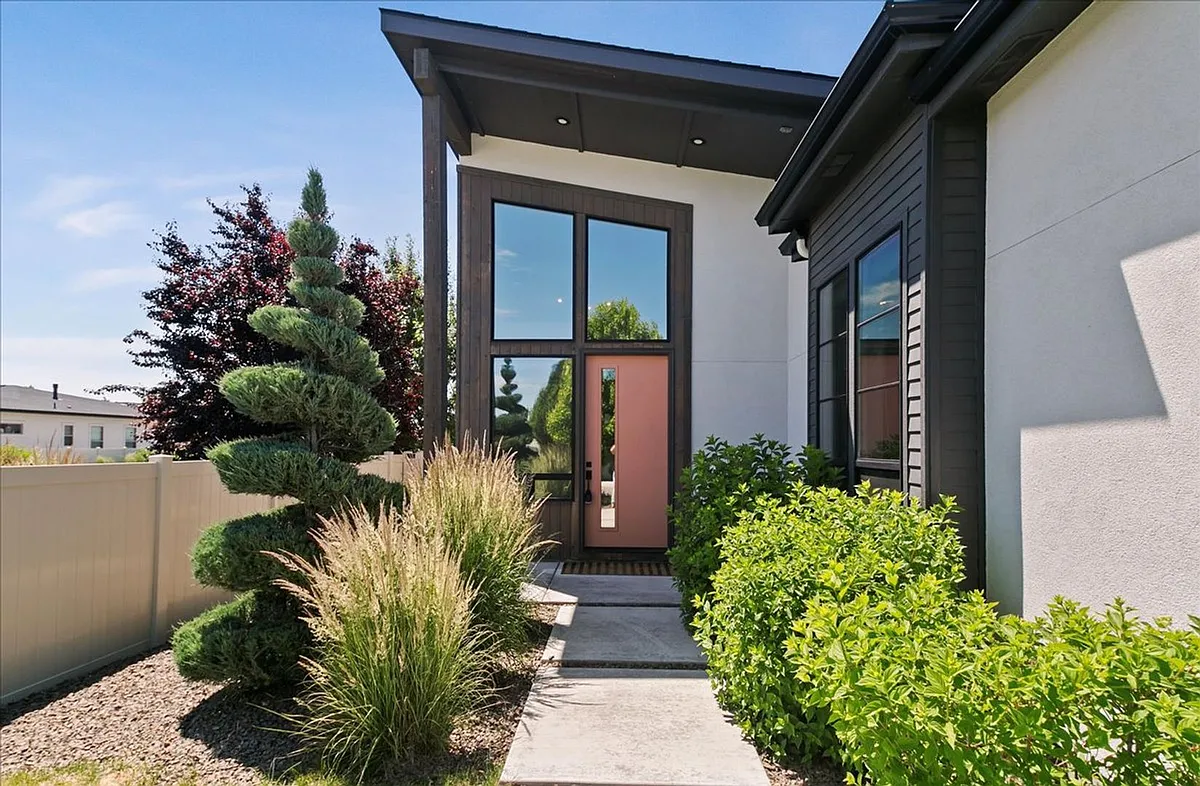 Building Photo - 2373 S Rolling Hills Ave