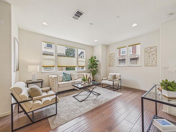 3rd image of 1575 Bleecker St
