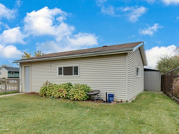 5th image of 7322 W Woodlawn Dr