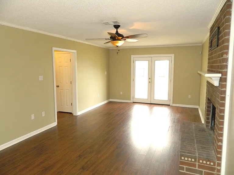 635 Clinton Way W — Photo 7