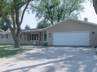507 3rd St SE, Sioux Center, IA 51250