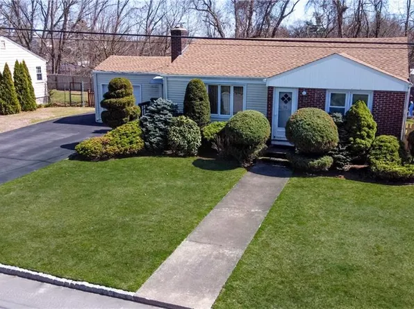 96 Harvard St, Cranston, RI 02920