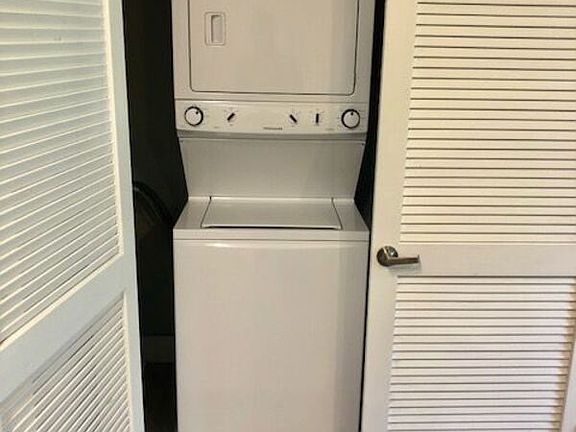 4th image of 421 E Franklin St APT 2D