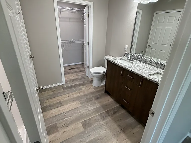 1217 E Macon St — Photo 9