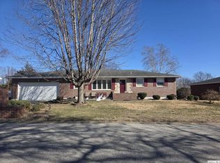 2432 Northridge Dr, Quincy, IL 62305