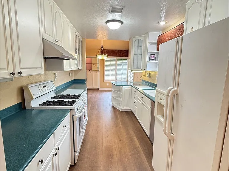 2226 Calle Leon — Photo 7