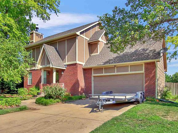 3rd image of 912 W Cedarwood Ct