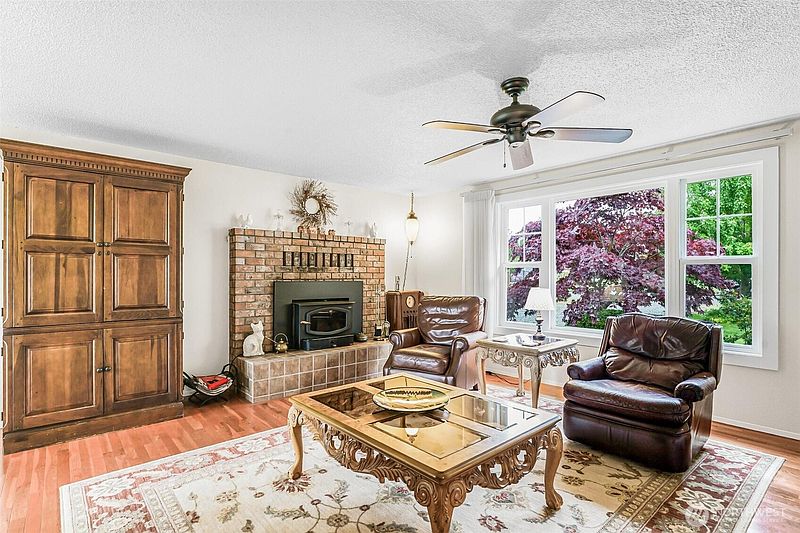4th image of 835 Livingston Bay Shore Drive