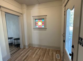 521 W 5th St, Halstead, KS 67056