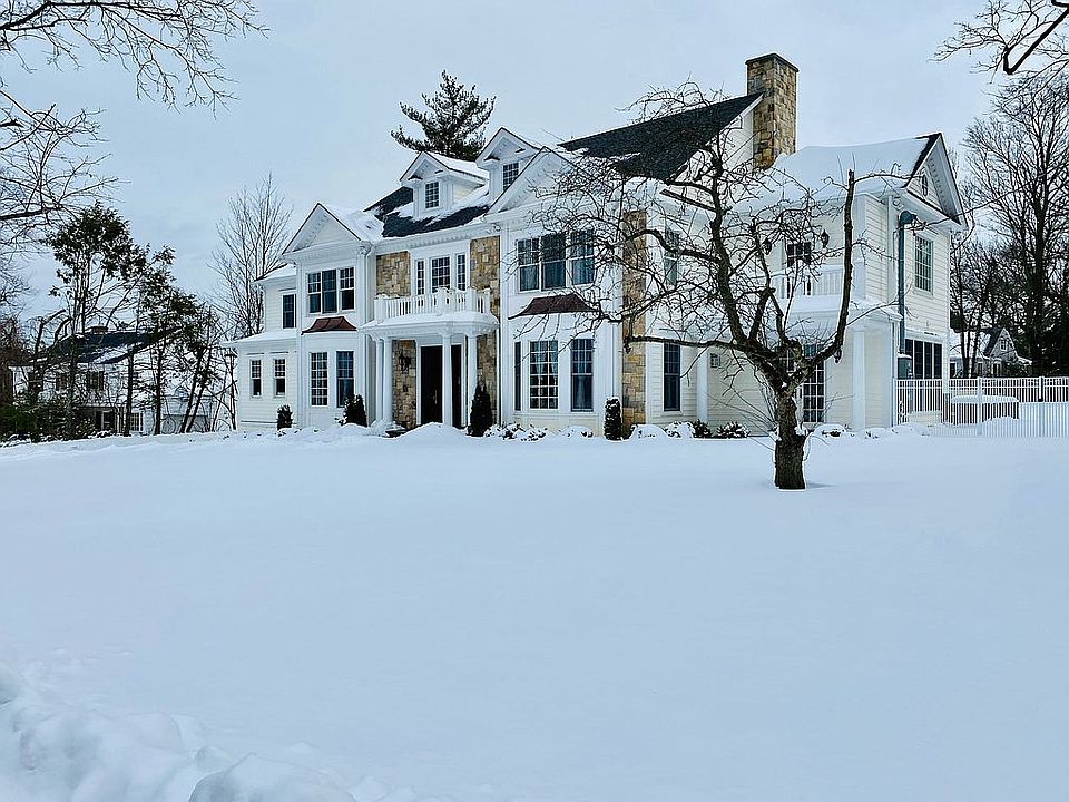2nd image of 5 White Birch Ln